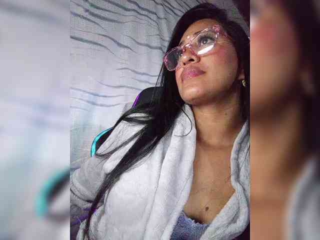 Letty33 webcam