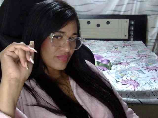Letty33 webcam