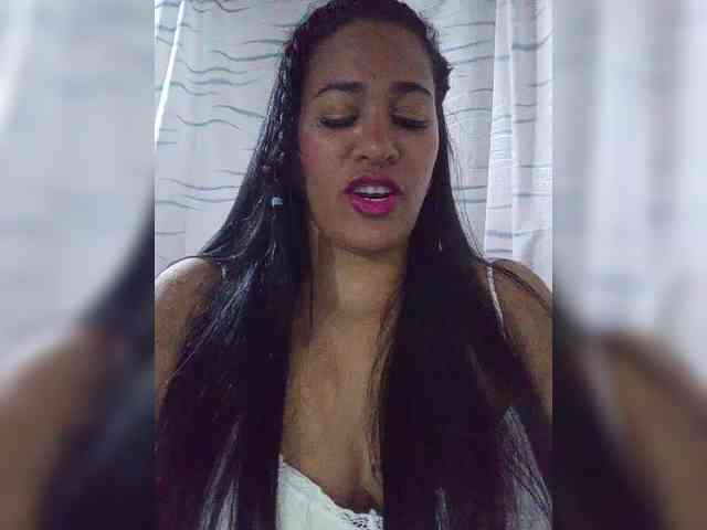 Letty33 webcam