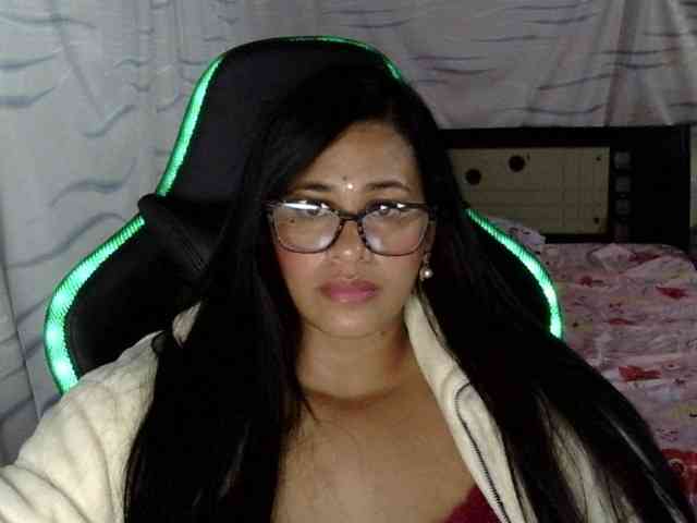 Letty33 webcam
