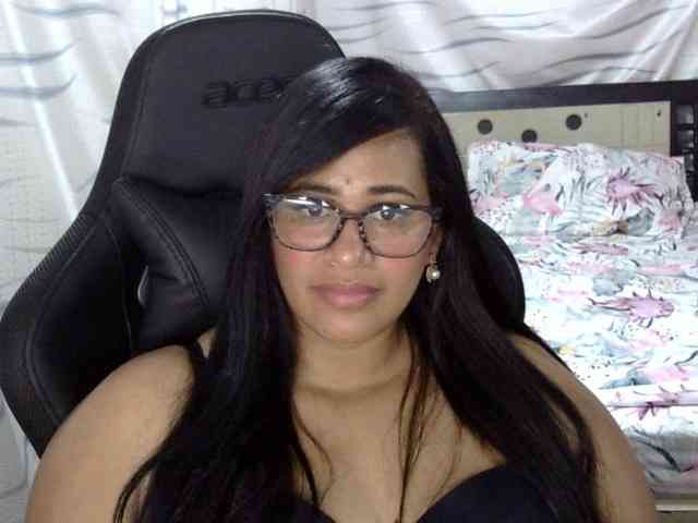 Letty33 webcam