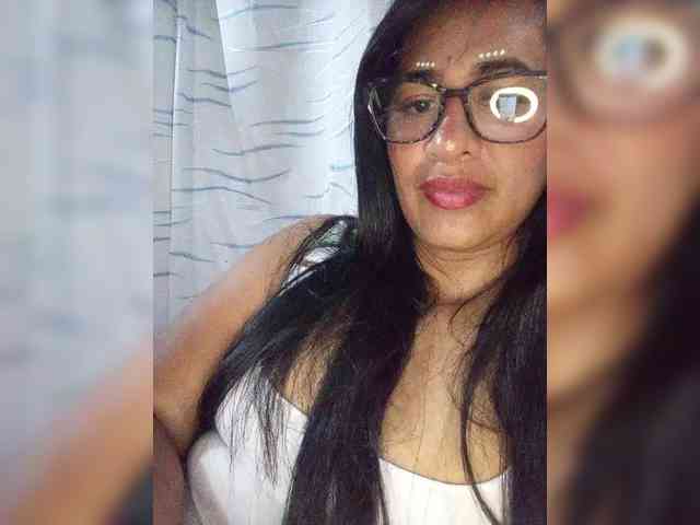 Letty33 webcam