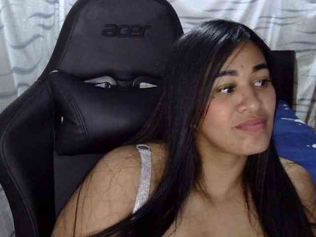 Letty33 webcam