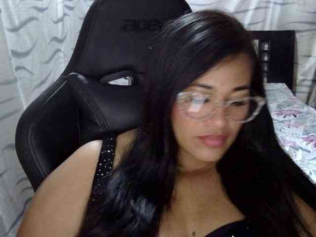 Letty33 webcam