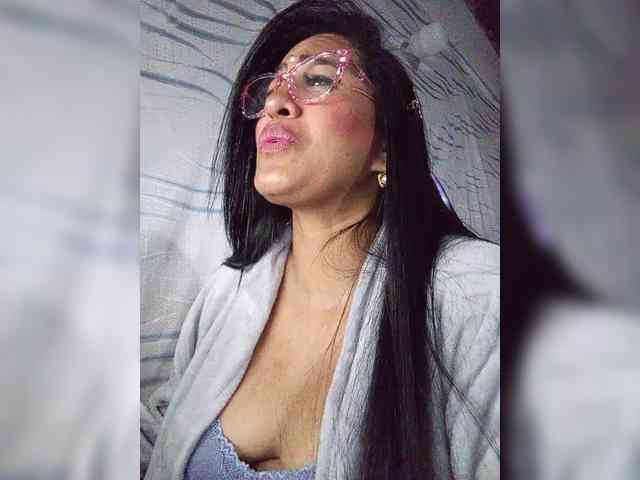 Letty33 webcam