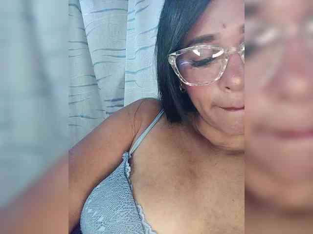 Letty33 webcam