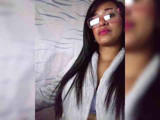 Letty33 webcam