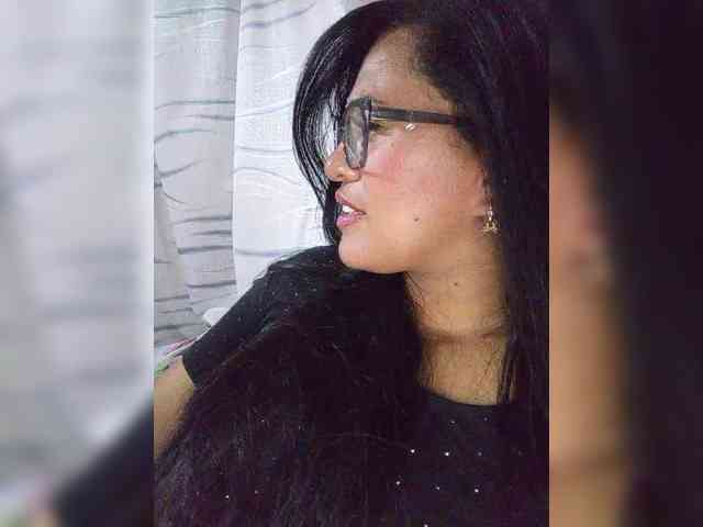 Letty33 webcam