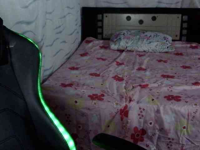 Letty33 webcam