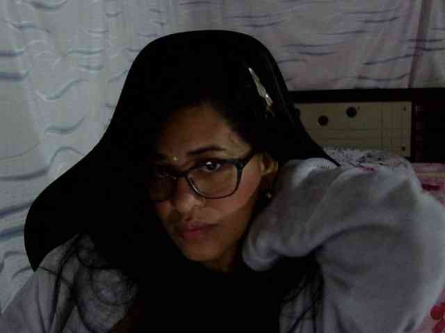 Letty33 webcam