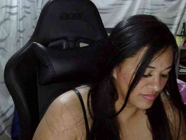 Letty33 webcam