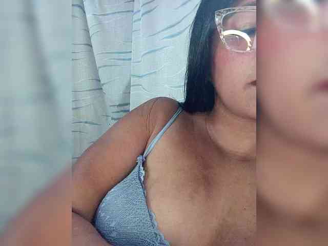 Letty33 webcam