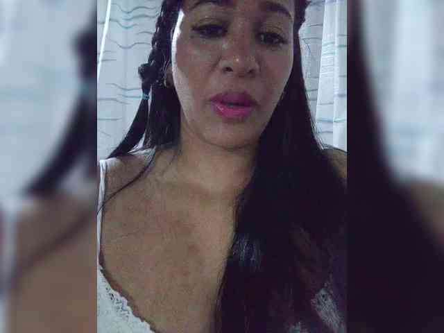 Letty33 webcam