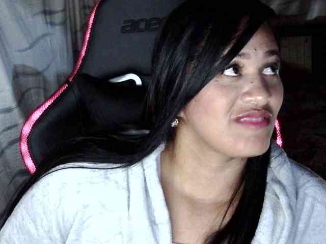 Letty33 webcam