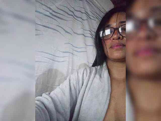 Letty33 webcam