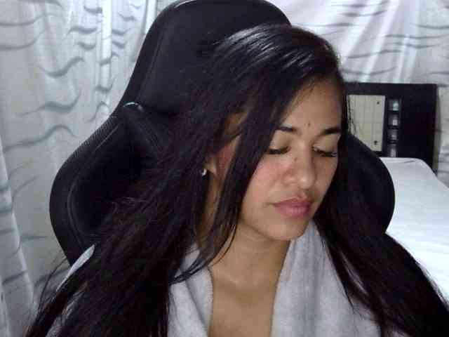 Letty33 webcam