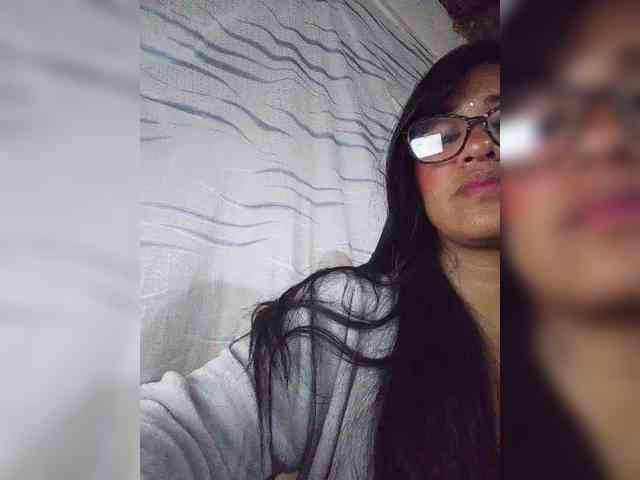 Letty33 webcam