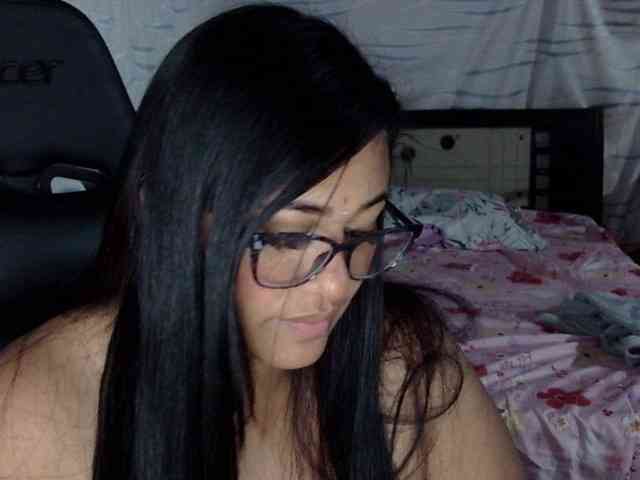 Letty33 webcam