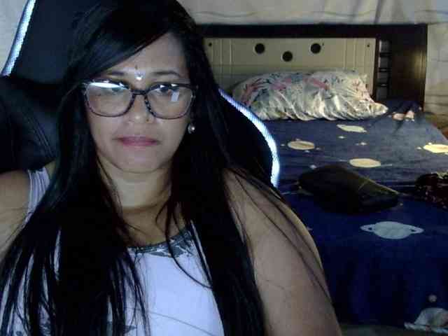 Letty33 webcam