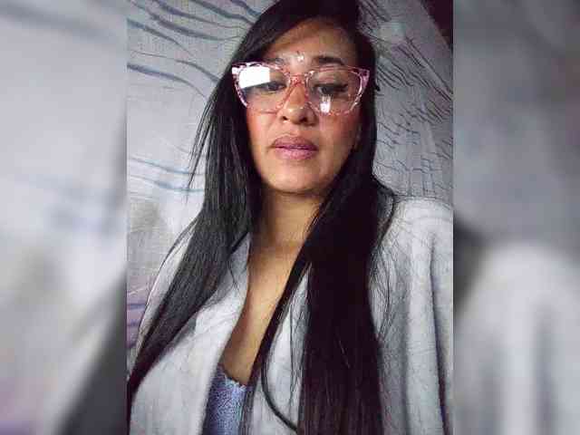Letty33 webcam