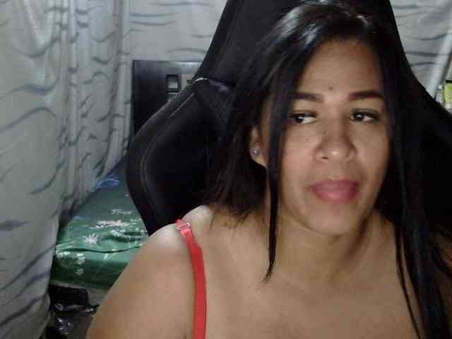 Letty33 webcam