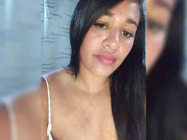Letty33 webcam