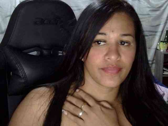 Letty33 webcam