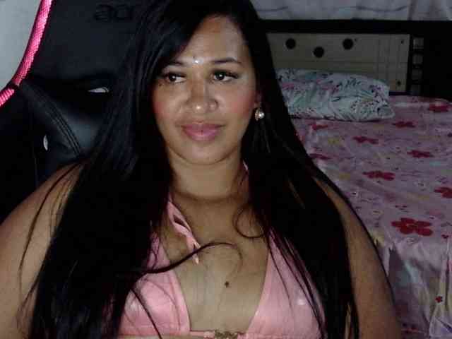 Letty33 webcam