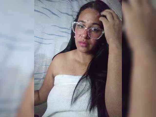 Letty33 webcam