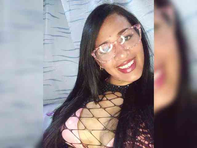 Letty33 webcam