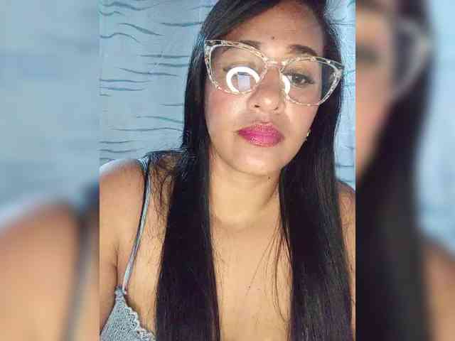 Letty33 webcam
