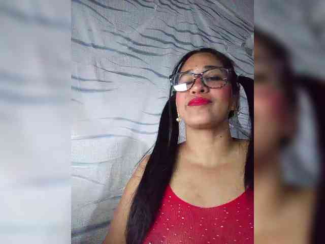 Letty33 webcam