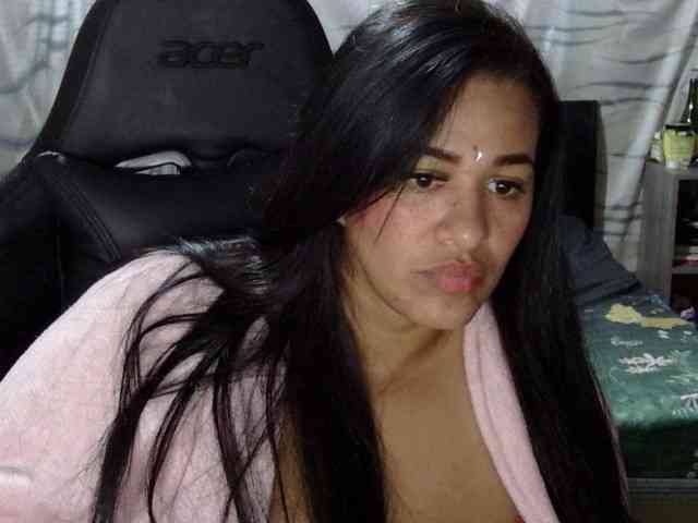 Letty33 webcam