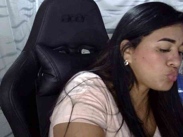 Letty33 webcam