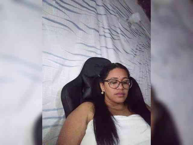 Letty33 webcam