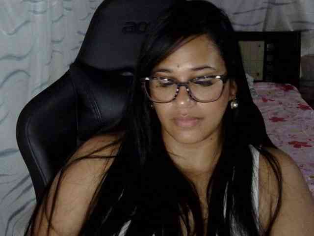 Letty33 webcam