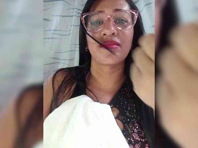 Letty33 webcam