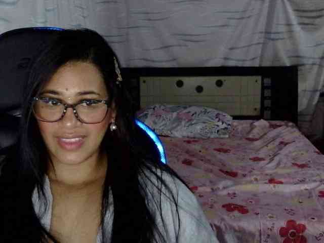 Letty33 webcam