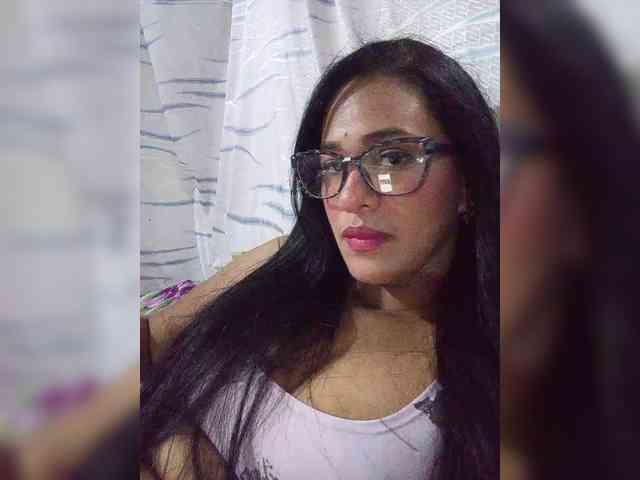 Letty33 webcam