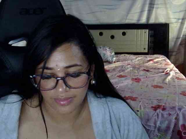 Letty33 webcam