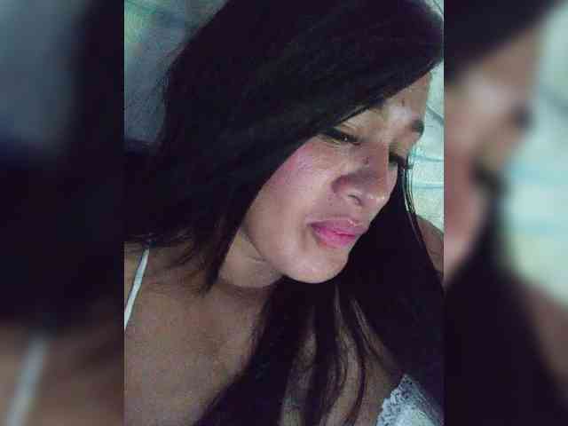 Letty33 webcam