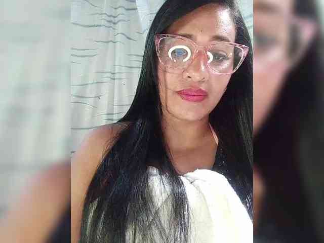 Letty33 webcam