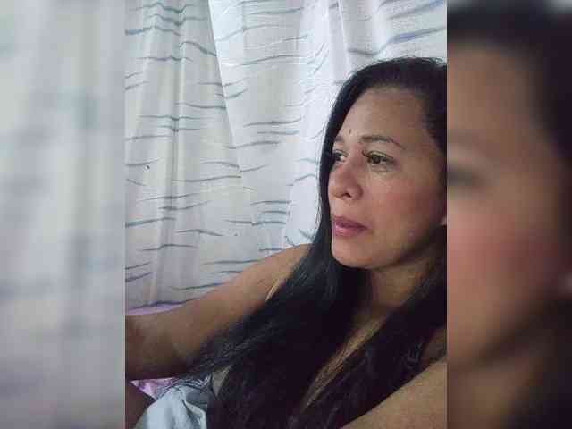 Letty33 webcam