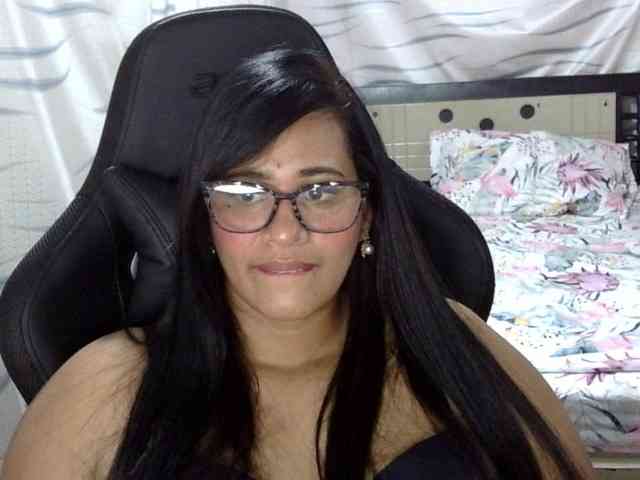 Letty33 webcam