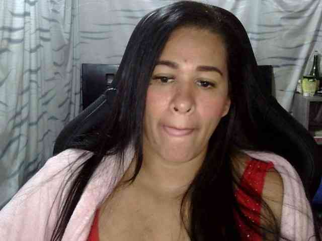 Letty33 webcam
