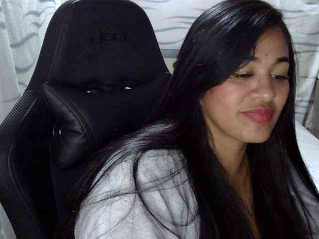 Letty33 webcam