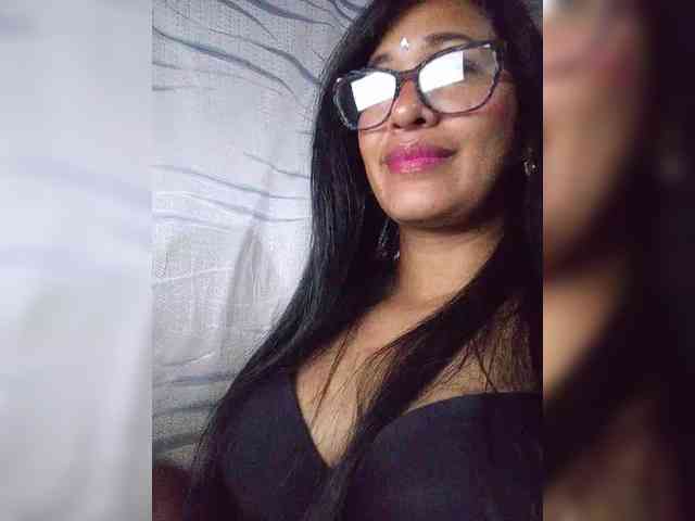 Letty33 webcam