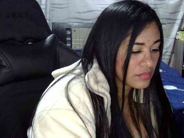 Letty33 webcam