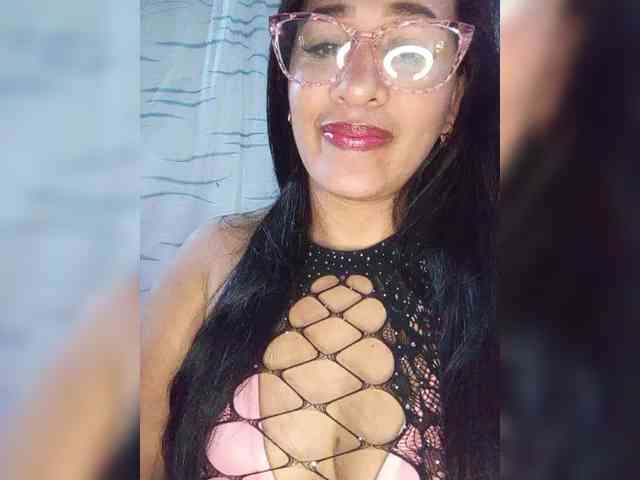 Letty33 webcam