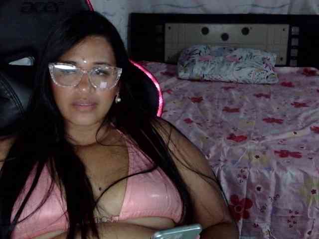 Letty33 webcam